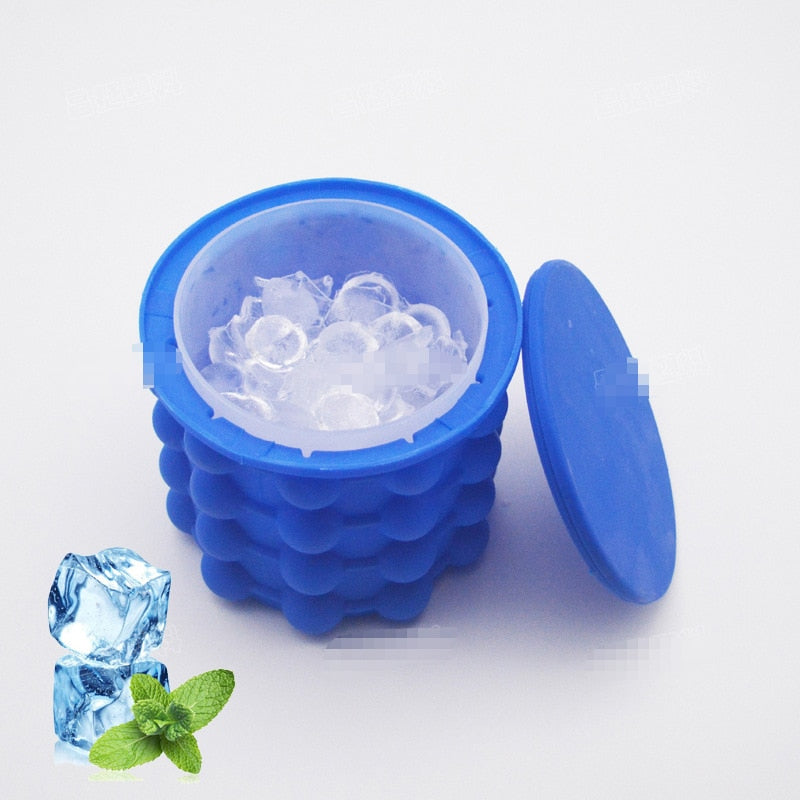 Silicone Ice Bucket 2 in 1 Large Mold with Lid Portable Space Saving Cube Maker Tools for Kitchen Party Barware 13.3*12.3 CM